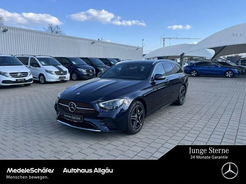 Lack nautikblau (metallic) Gebraucht 2023 Mercedes E300 AMG Kombi | 38.829 € - Bild 1/4