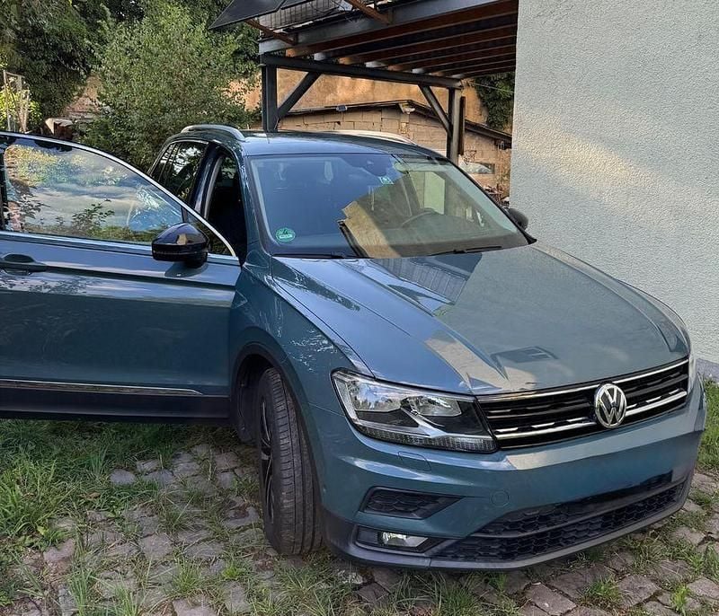 Blau Gebraucht 2019 VW Tiguan IQ Drive SUV | 20.000 € (Superpreis) - Bild 1/4