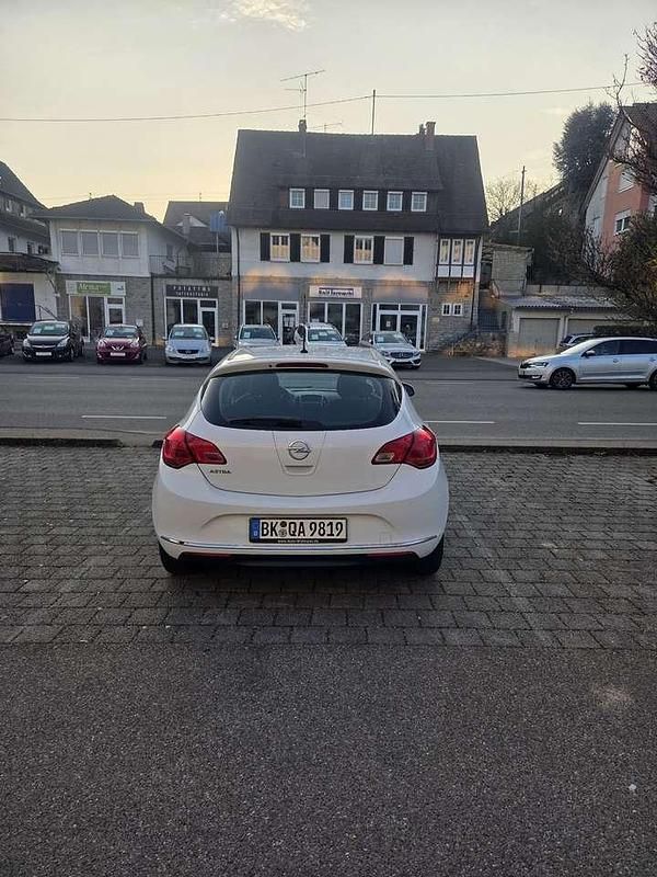 Gebraucht Opel Astra Exklusiv 116 PS (85 kW) 2014 Limousine