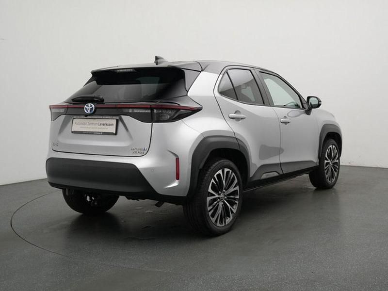 Gebraucht Toyota Yaris Hybrid 116 PS (85 kW) 2022 Silber (metallic) SUV