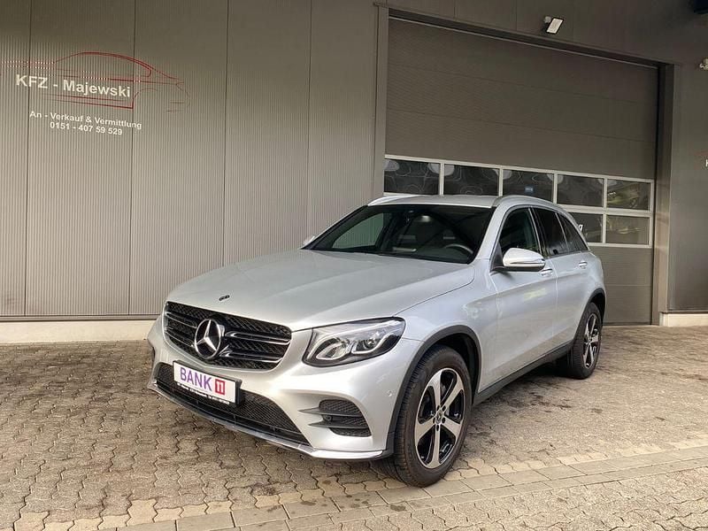 Silber Gebraucht 2018 Mercedes GLC300 SUV | 25.790 € - Bild 1/4