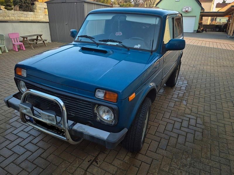 Second-hand Lada niva 82 CP (60 kW) 2010 Albastru SUV