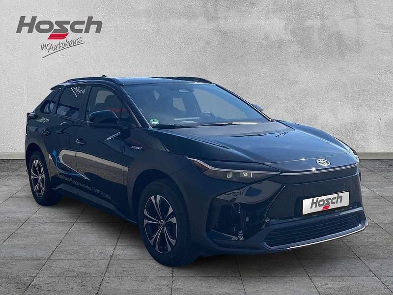 Onyxschwarz Gebraucht 2023 Toyota bZ4X SUV | 33.900 € (Fairer Preis) - Bild 1/4