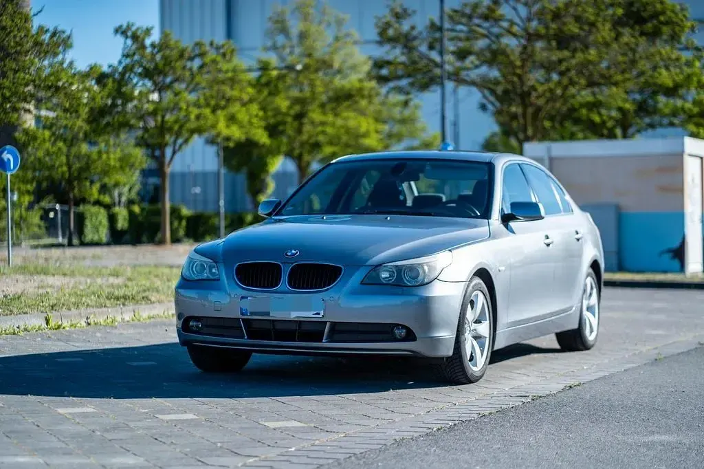 Gebraucht BMW 520 170 PS (125 kW) 2005 Grau Limousine