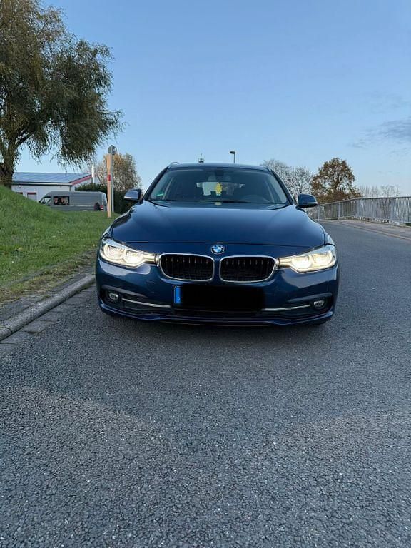 Gebraucht BMW 320 Efficient Dynamics 163 PS (119 kW) 2017 Blau Kombi