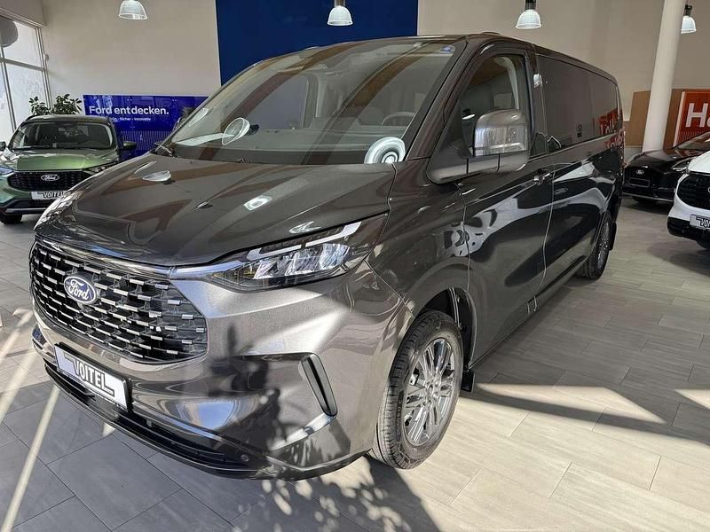Neu Ford Tourneo Titanium 150 PS (110 kW) 2025 Grau Van / Kleinbus