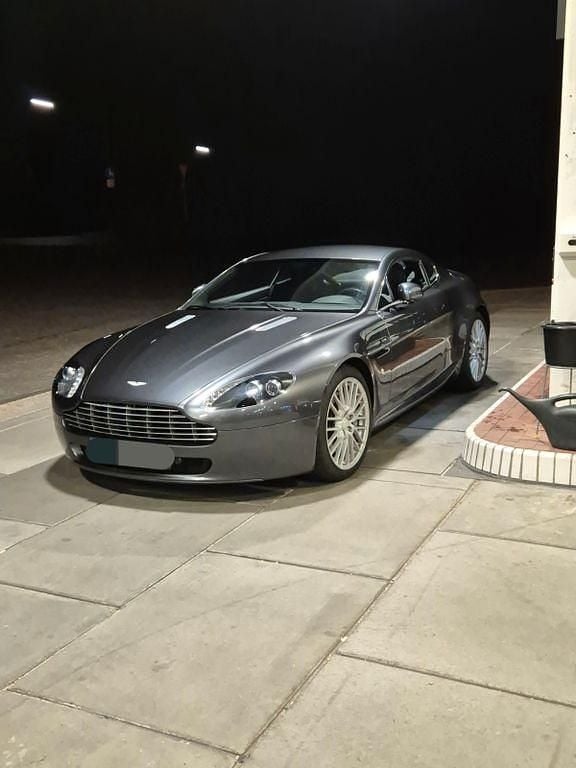 Grau Gebraucht 2010 Aston Martin V8 Vantage Coupé | 50.900 € (Superpreis) - Bild 1/4