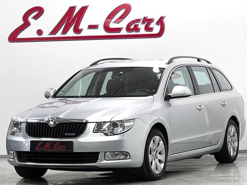 Silber Gebraucht 2013 Skoda Superb GreenLine Kombi | 7.790 € (Guter Preis) - Bild 1/4