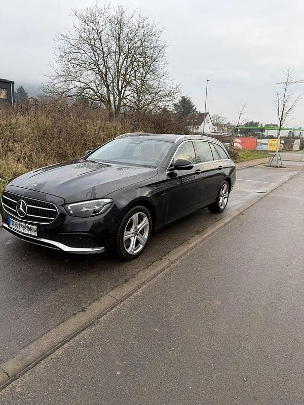 Schwarz Gebraucht 2021 Mercedes E300 Avantgarde Kombi | 31.500 € (Fairer Preis) - Bild 1/4