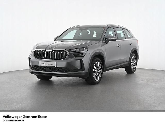 Grau (graphite grey) Gebraucht 2024 Skoda Kodiaq Selection SUV | 41.650 € (Superpreis) - Bild 1/4