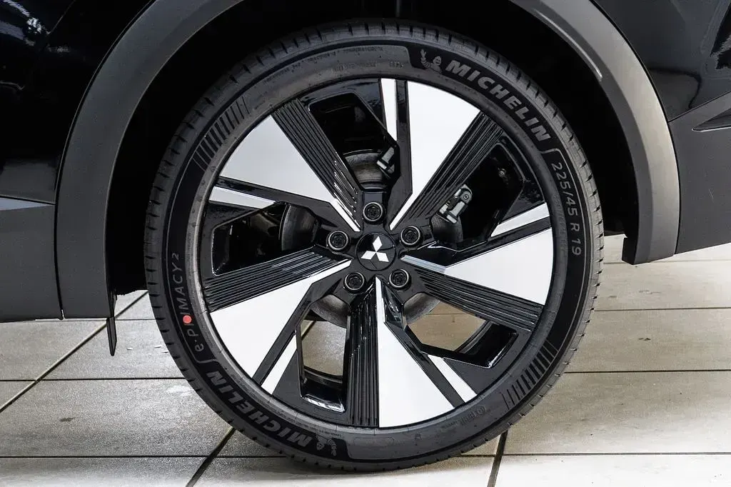 Neu Mitsubishi Grandis Edition 158 PS (116 kW) 2025 Schwarz SUV
