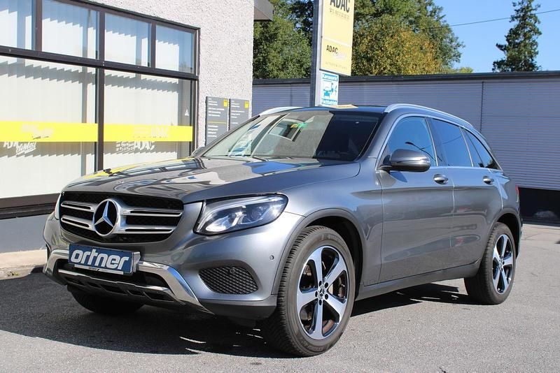 Grau Gebraucht 2017 Mercedes GLC250 SUV | 17.380 € (Superpreis) - Bild 1/4