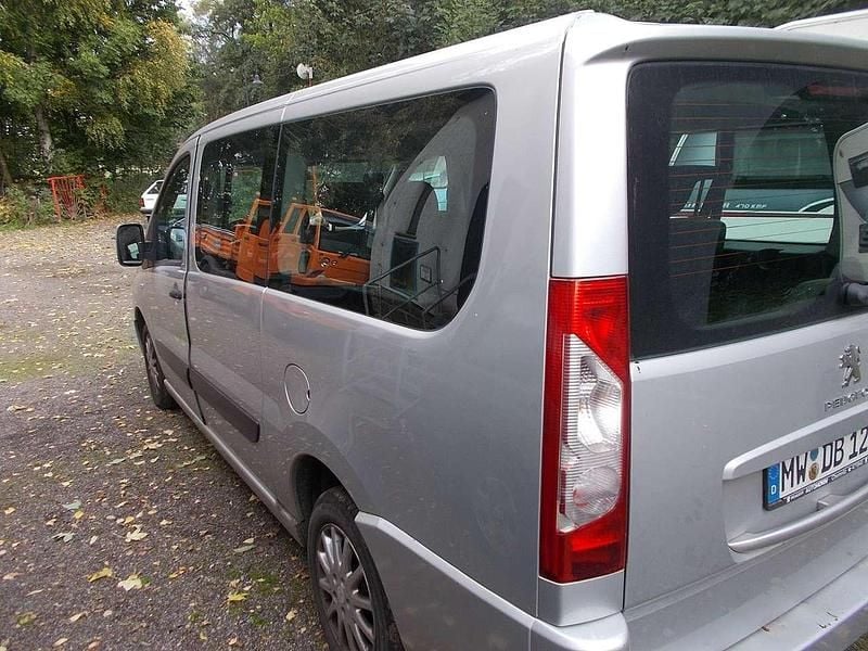 Gebraucht Peugeot TePee 163 PS (119 kW) 2013 Silber Van / Kleinbus