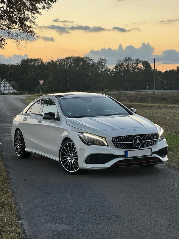 Weiß Gebraucht 2016 Mercedes CLA250 AMG Limousine | 22.500 € (Etwas zu teuer) - Bild 1/4