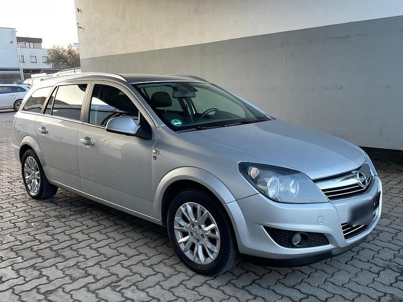 Gebraucht Opel Astra 116 PS (85 kW) 2010 Grau Kombi