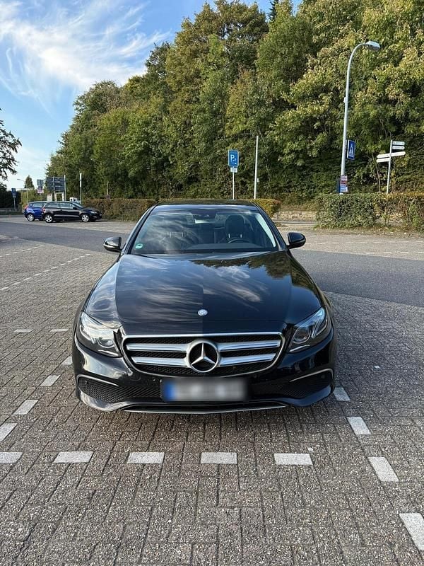 Gebraucht Mercedes E200 184 PS (135 kW) 2016 Schwarz Limousine
