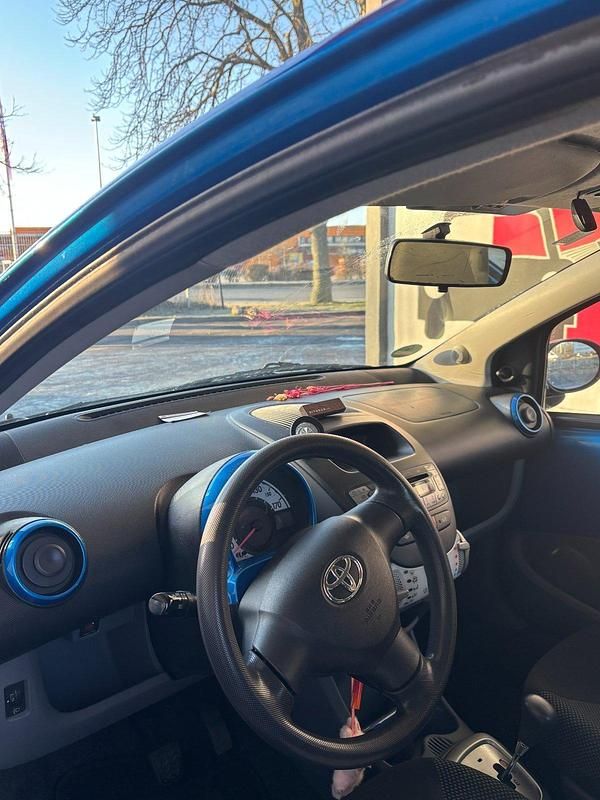 Gebraucht Toyota Aygo 68 PS (50 kW) 2009 Blau Kleinwagen