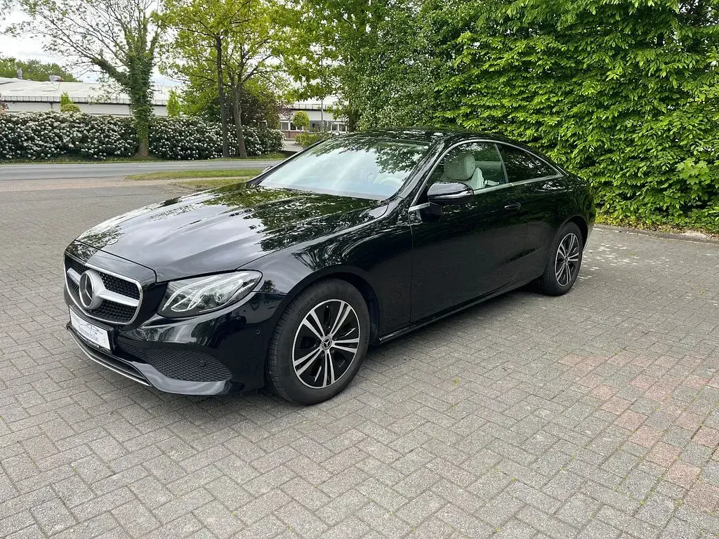 Gebraucht Mercedes E220 194 PS (142 kW) 2019 Schwarz Coupé