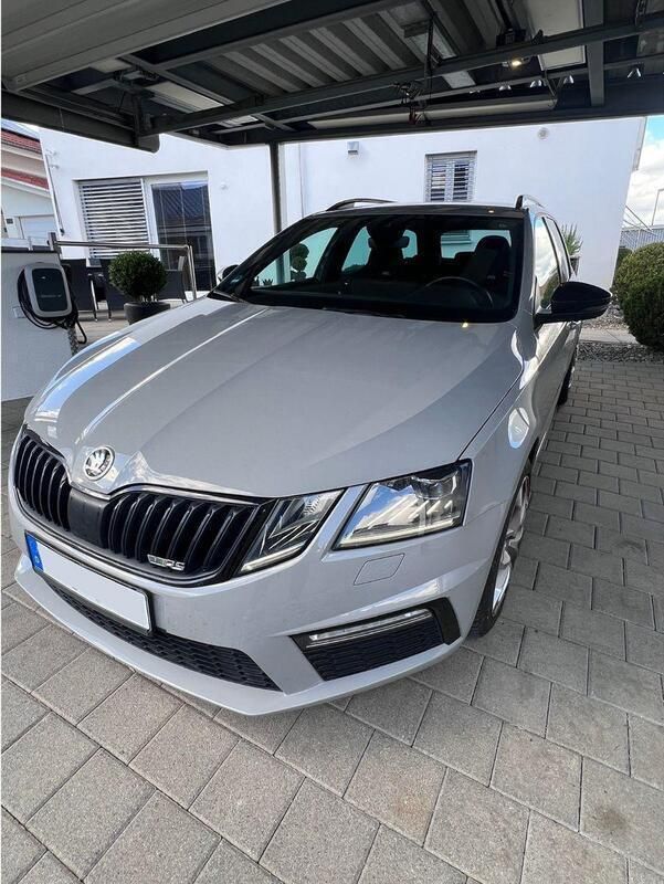 Grau Gebraucht 2018 Skoda Octavia RS Kombi | 22.500 € (Fairer Preis) - Bild 1/4
