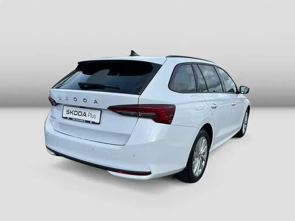 Gebraucht Skoda Octavia Selection 150 PS (110 kW) 2025 Moonweiss metallic Kombi