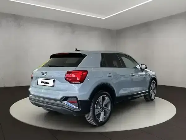 Neu Audi Q2 Ambiente 150 PS (110 kW) 2026 Pfeilgrau perleffekt SUV
