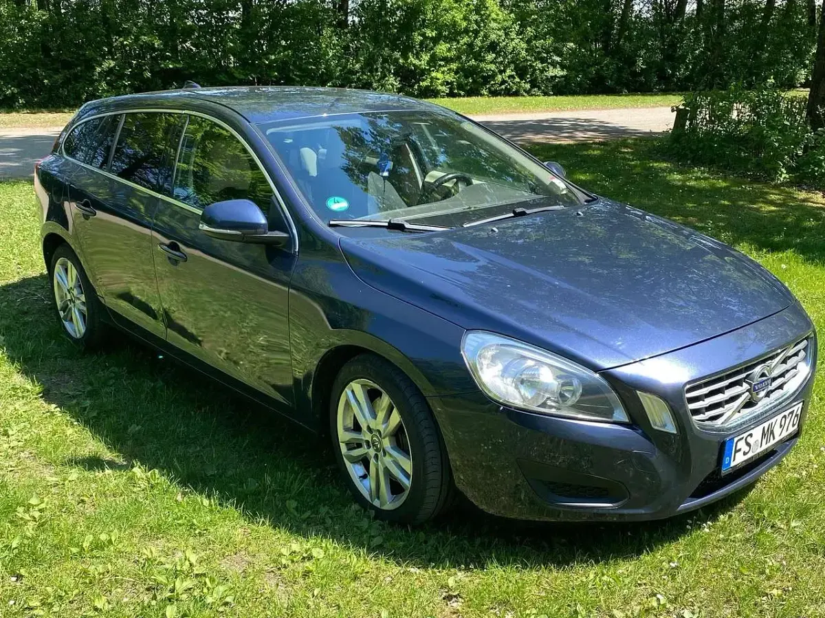 Gebraucht Volvo V60 Momentum 205 PS (150 kW) 2011 Blau Kombi