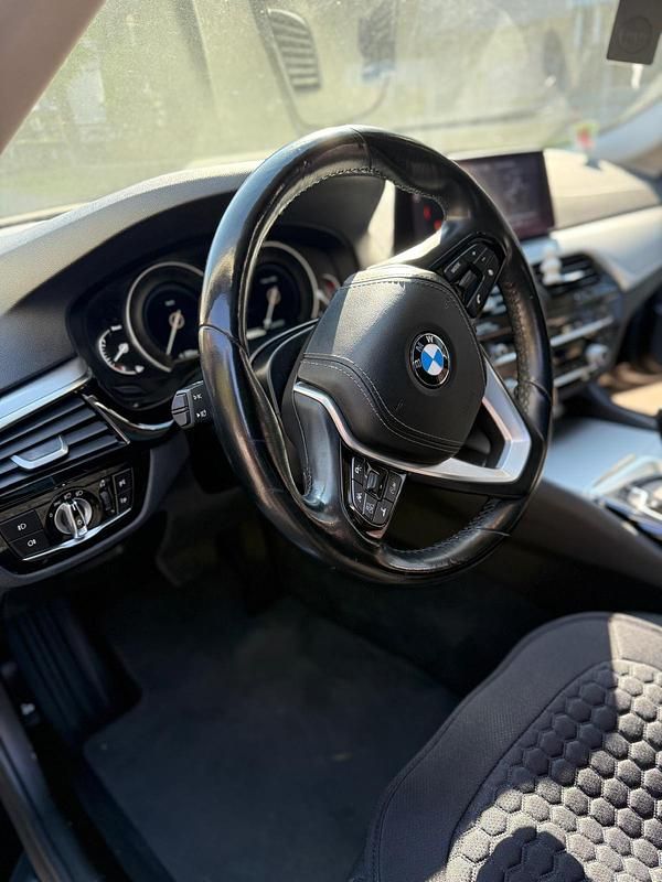 Gebraucht BMW 520 190 PS (139 kW) 2018 Schwarz Kombi