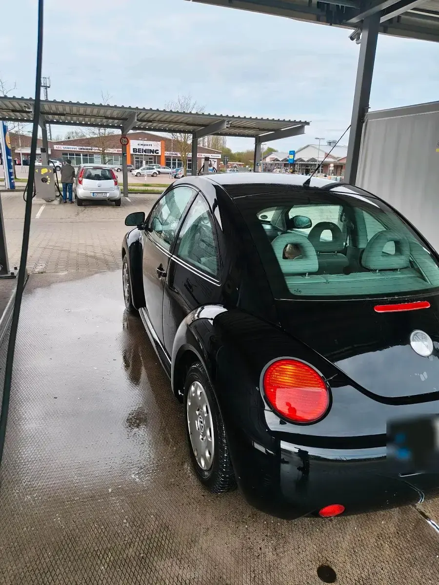 Gebraucht VW New Beetle 75 PS (55 kW) 2002 Schwarz Kleinwagen