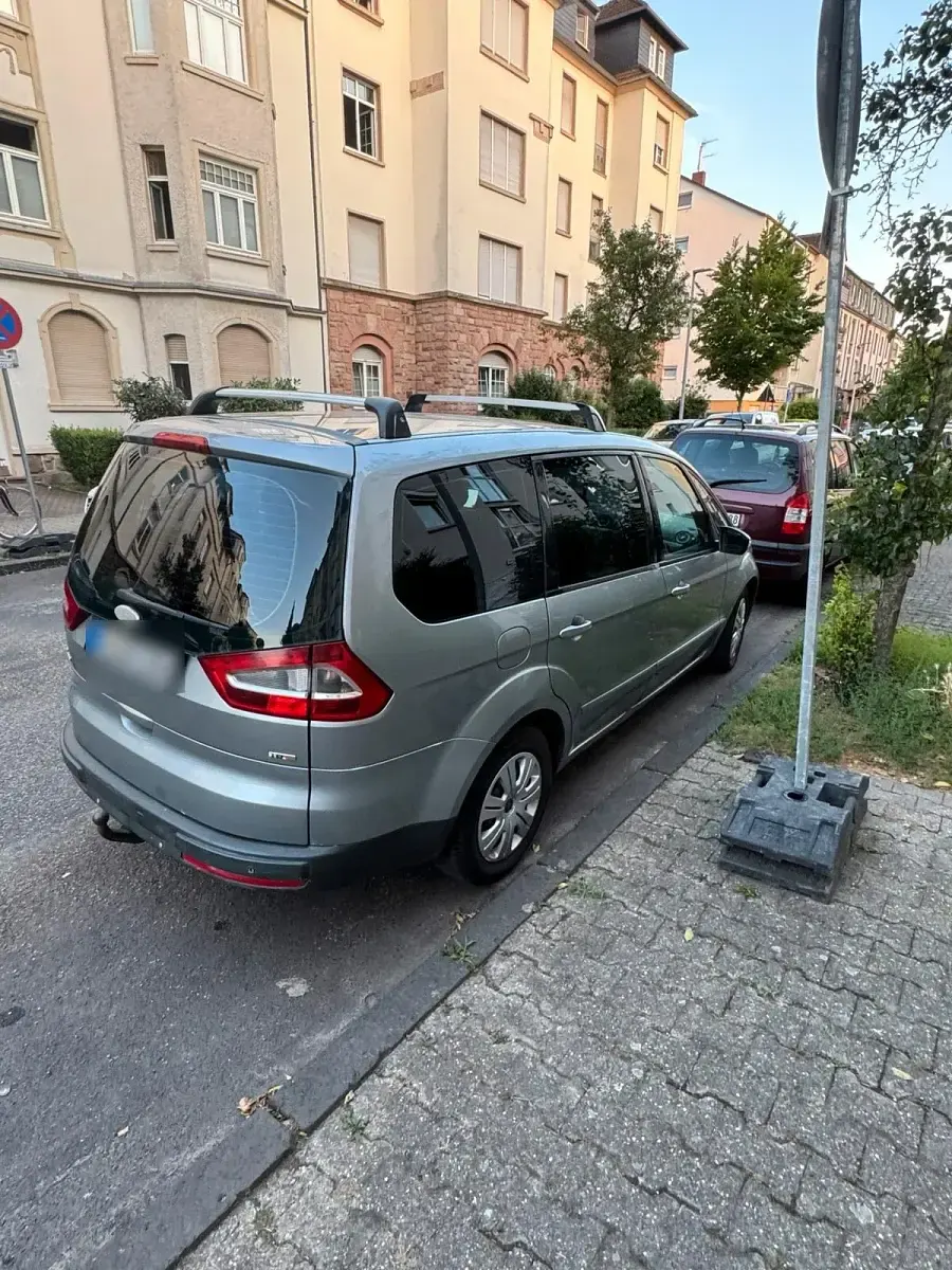 Gebraucht Ford Galaxy 147 PS (108 kW) 2009 Silber Van / Kleinbus
