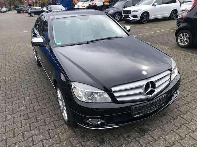 Obsidianschwarz metalliclack Gebraucht 2009 Mercedes C350 Avantgarde Limousine | 7.700 € (Fairer Preis) - Bild 1/4