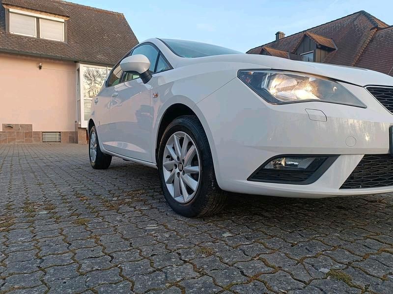 Gebraucht Seat Ibiza 69 PS (50 kW) 2015 Weiß Kleinwagen