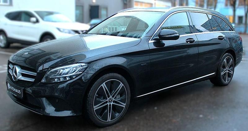 Schwarz Gebraucht 2021 Mercedes C300e Avantgarde Limousine | 31.300 € (Guter Preis) - Bild 1/4