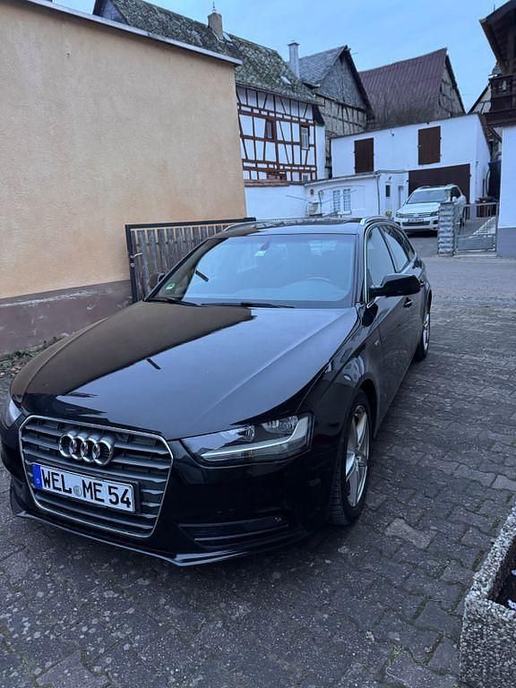Schwarz Gebraucht 2012 Audi A4 S-Line Limousine | 9.499 € (Etwas zu teuer) - Bild 1/4
