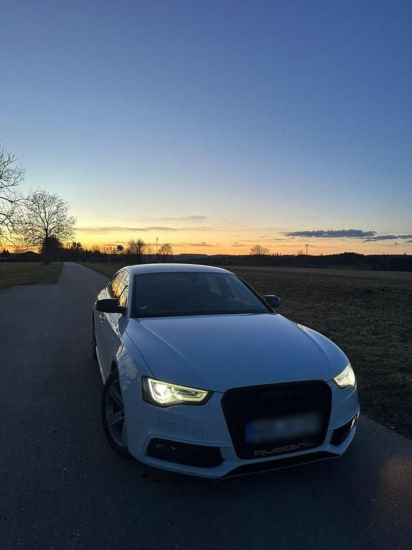 Weiß Gebraucht 2011 Audi A5 Sportback Business Coupé | 8.900 € (Superpreis) - Bild 1/4