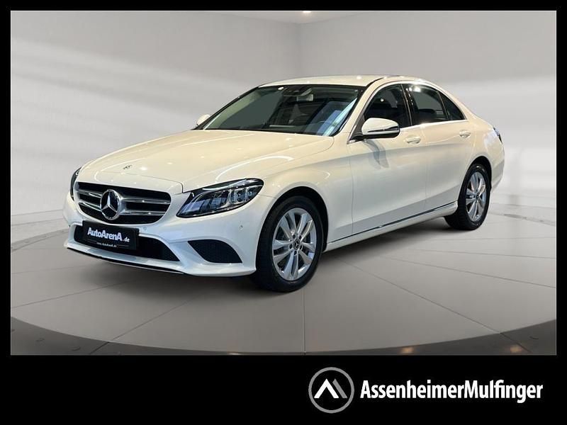 Designo diamantweiß bright Gebraucht 2018 Mercedes C220 Avantgarde Limousine | 25.309 € (Fairer Preis) - Bild 1/4