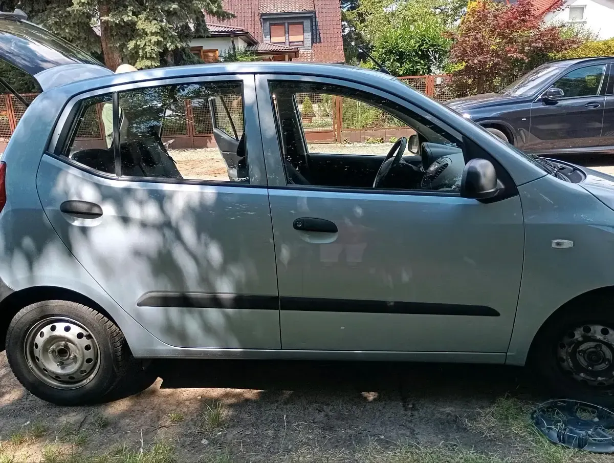 Gebraucht Hyundai i10 69 PS (50 kW) 2011 Blau Kleinwagen