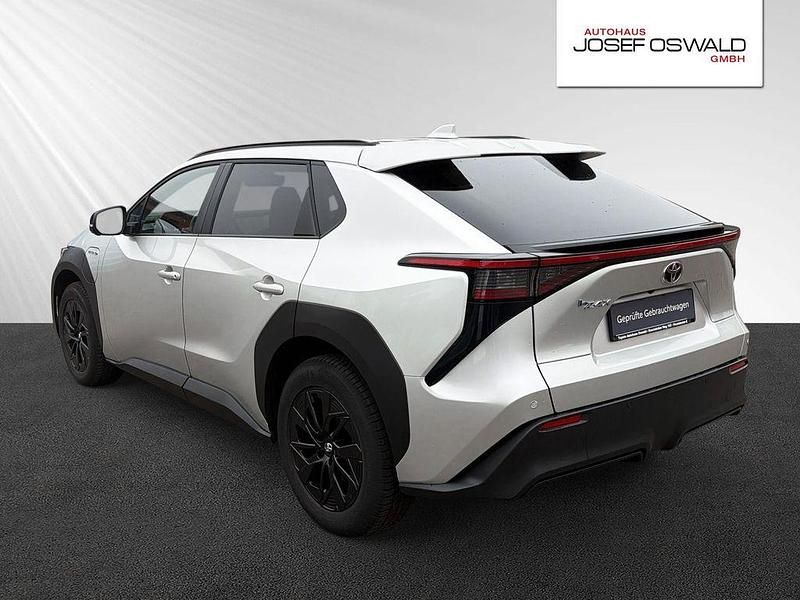 Gebraucht Toyota bZ4X Basis 150 kW (204 PS) 2022 Cosmicsilber metallic SUV