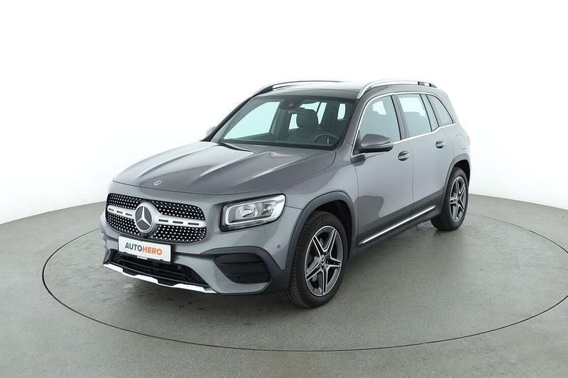 Grau Gebraucht 2020 Mercedes GLB200 AMG line SUV | 32.770 € (Fairer Preis) - Bild 1/3