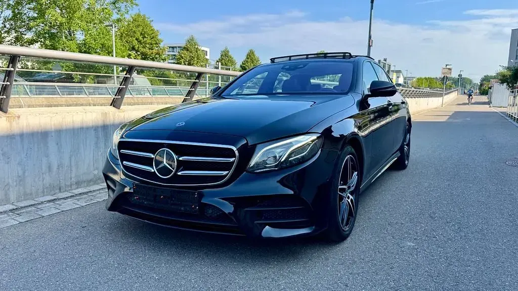 Gebraucht Mercedes E400 Night 340 PS (250 kW) 2020 Obsidianschwarzmetallic Limousine