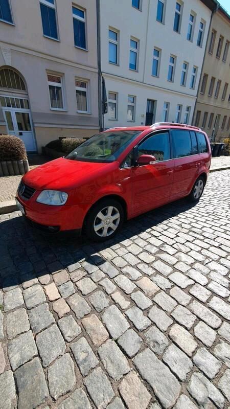 Rot Gebraucht 2004 VW Touran Van / Kleinbus | 1.950 € (Guter Preis) - Bild 1/4
