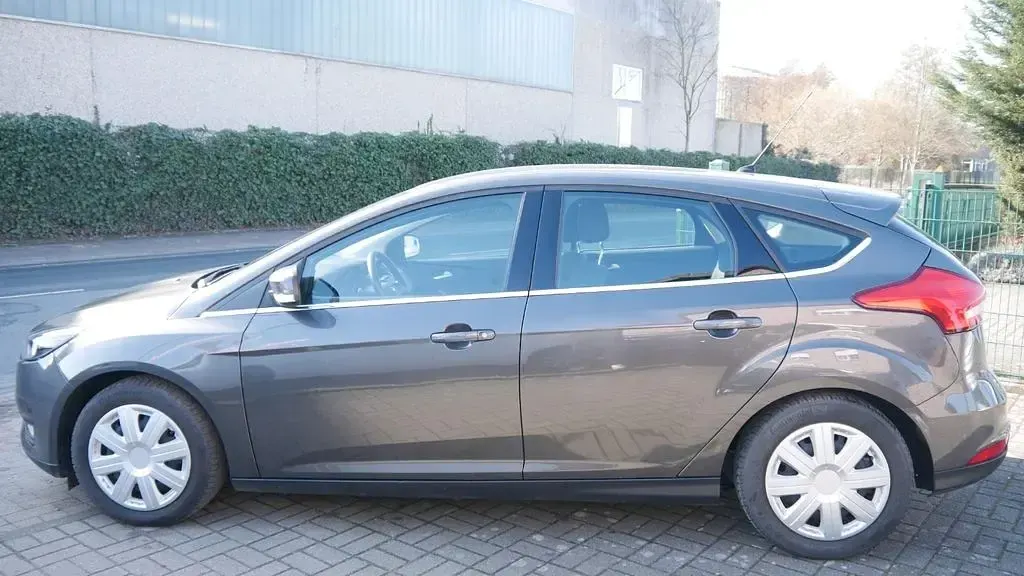 Gebraucht Ford Focus 125 PS (91 kW) 2016 Grau Limousine