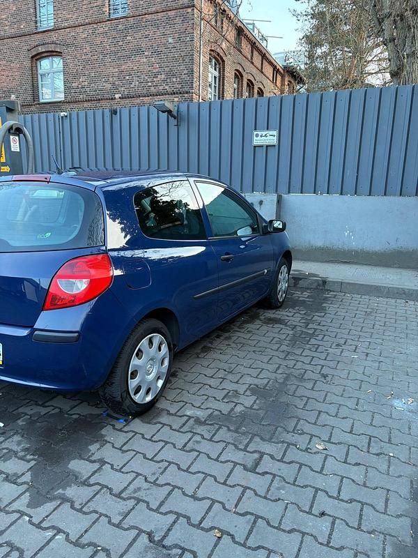 Gebraucht Renault Clio II 65 PS (47 kW) 2007 Blau Kleinwagen
