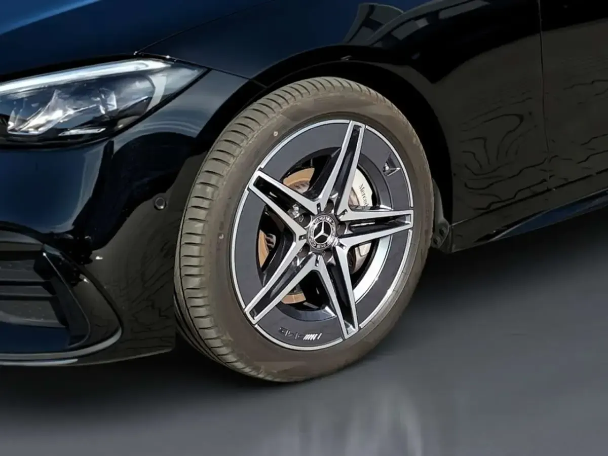 Gebraucht Mercedes C300 AMG 258 PS (189 kW) 2025 Unilack schwarz Kombi