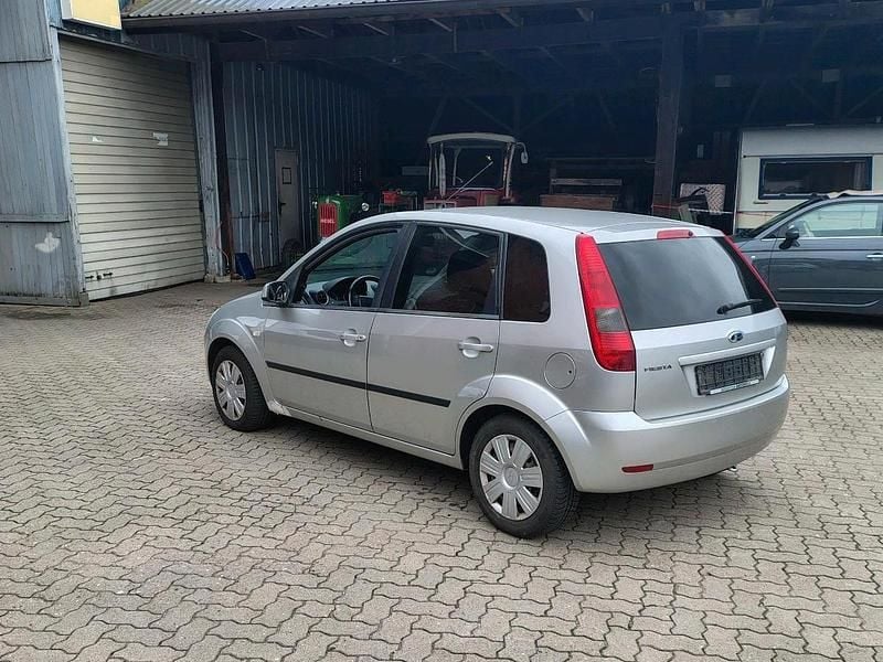 Silber Gebraucht 2005 Ford Fiesta Kleinwagen | 1.800 € (Teuer) - Bild 1/4