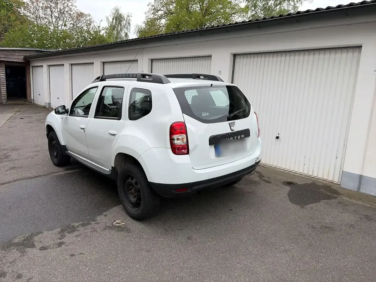 Second-hand Dacia Duster Lauréate 114 CP (83 kW) 2015 Alb SUV
