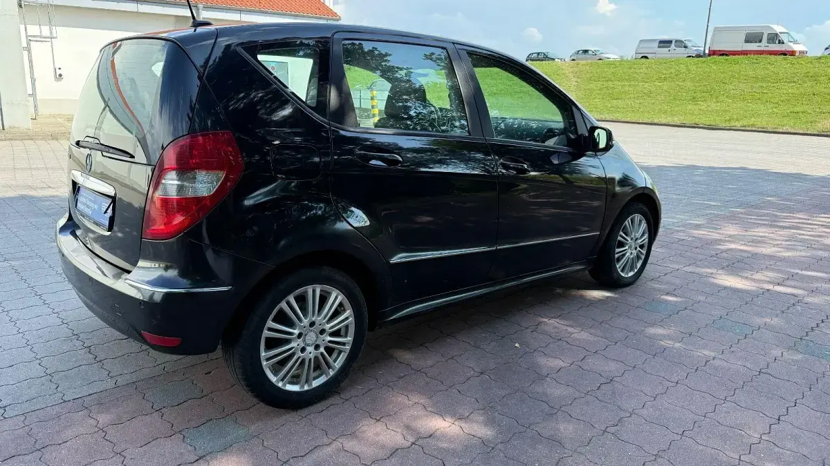 Gebraucht Mercedes A160 Elegance 95 PS (69 kW) 2012 Schwarz Kleinwagen