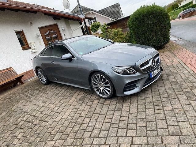 Grau Gebraucht 2018 Mercedes E220 AMG Coupé | 29.500 € (Guter Preis) - Bild 1/4