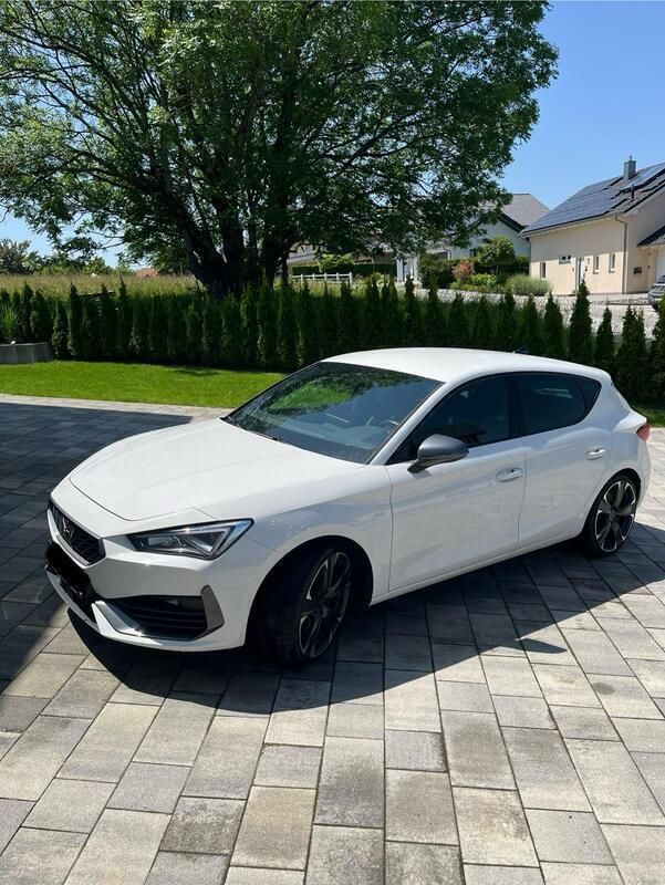Weiß Gebraucht 2023 Cupra Leon VZ Limousine | 32.300 € (Fairer Preis) - Bild 1/4