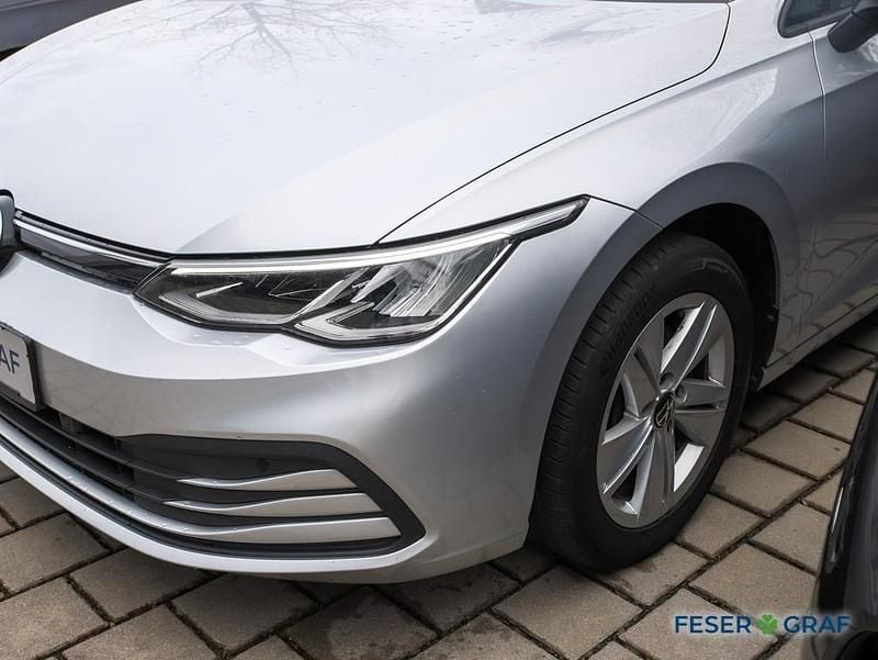 Second-hand VW Golf VIII Life 150 CP (110 kW) 2022 Argintiu Break