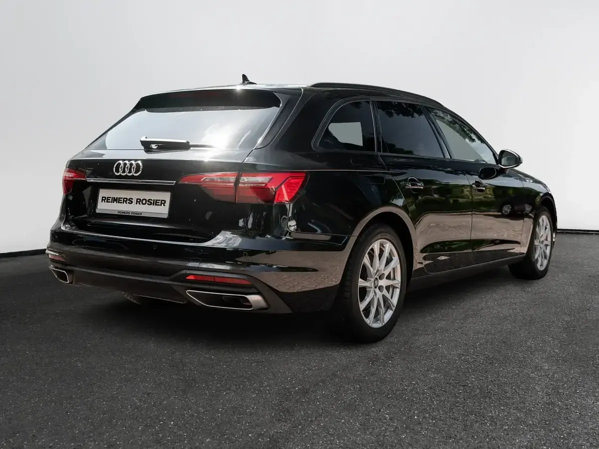 Gebraucht Audi A4 Basis 150 PS (110 kW) 2022 Schwarz Kombi